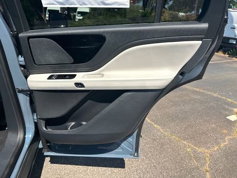 New 2026 Lincoln Aviator AWD w/ Jet Appearance Package image 17