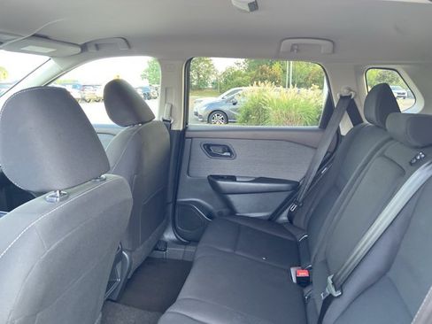 Used 2023 Nissan Rogue S FWD image 17