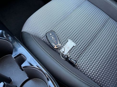 Used 2025 Chevrolet Trax LT w/ LT Convenience Package image 28