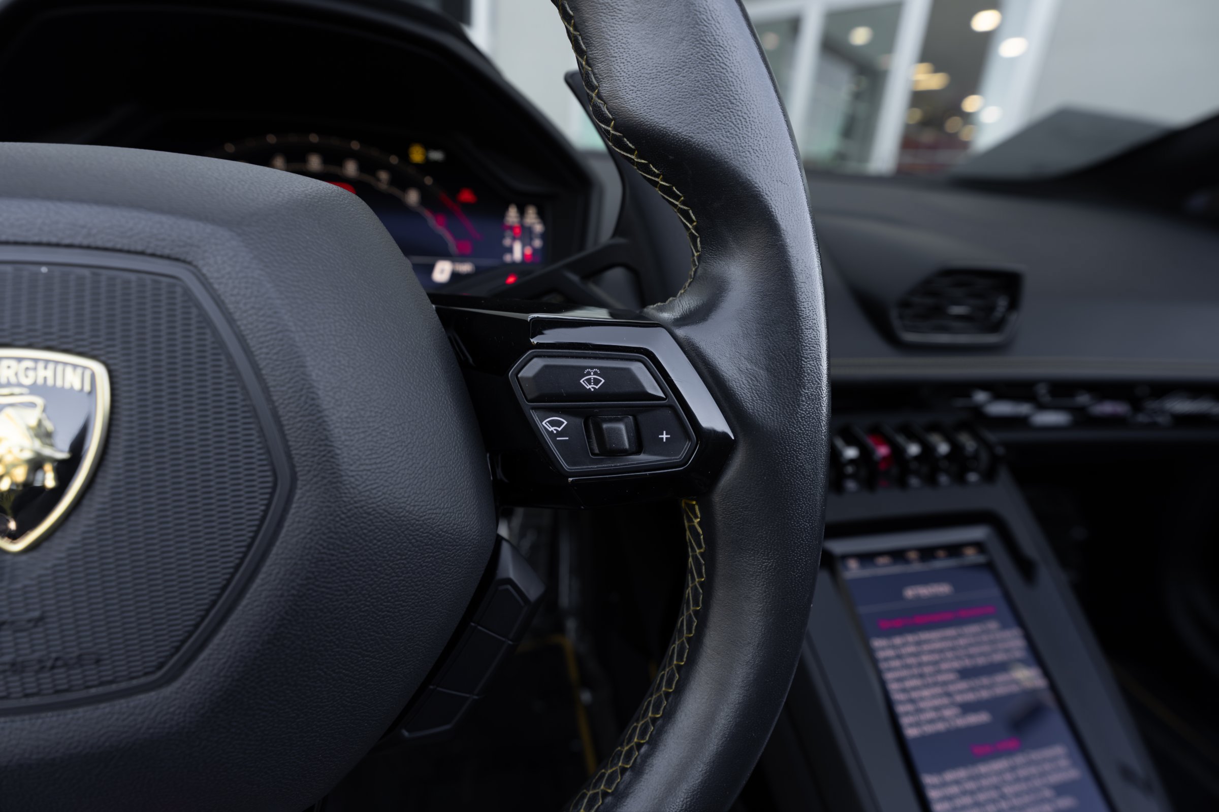Used 2023 Lamborghini Huracan EVO RWD image 35