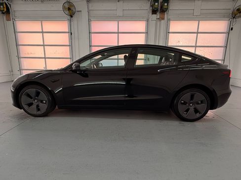 Used 2023 Tesla Model 3 Standard Range image 2