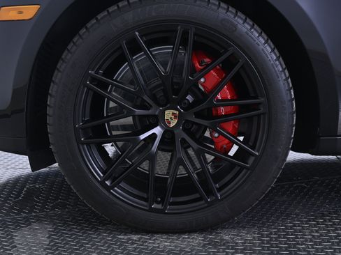 Used 2025 Porsche Macan GTS image 11