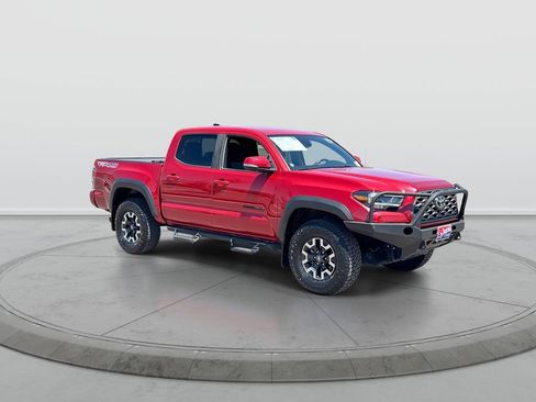 Used 2020 Toyota Tacoma TRD Off-Road w/ Advanced Technology Package AWD/4WD image 2