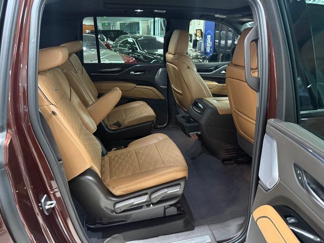 Used 2023 Cadillac Escalade ESV Sport w/ LPO, ONYX Package AWD/4WD image 14