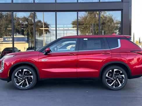 New 2025 Mitsubishi Outlander SE image 8