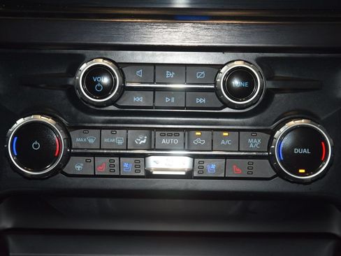 Used 2023 Ford F250 Lariat w/ Lariat Ultimate Package AWD/4WD image 31