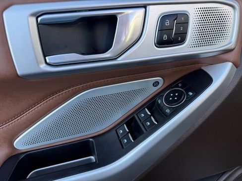 Used 2024 Ford Explorer King Ranch w/ Technology Package image 16