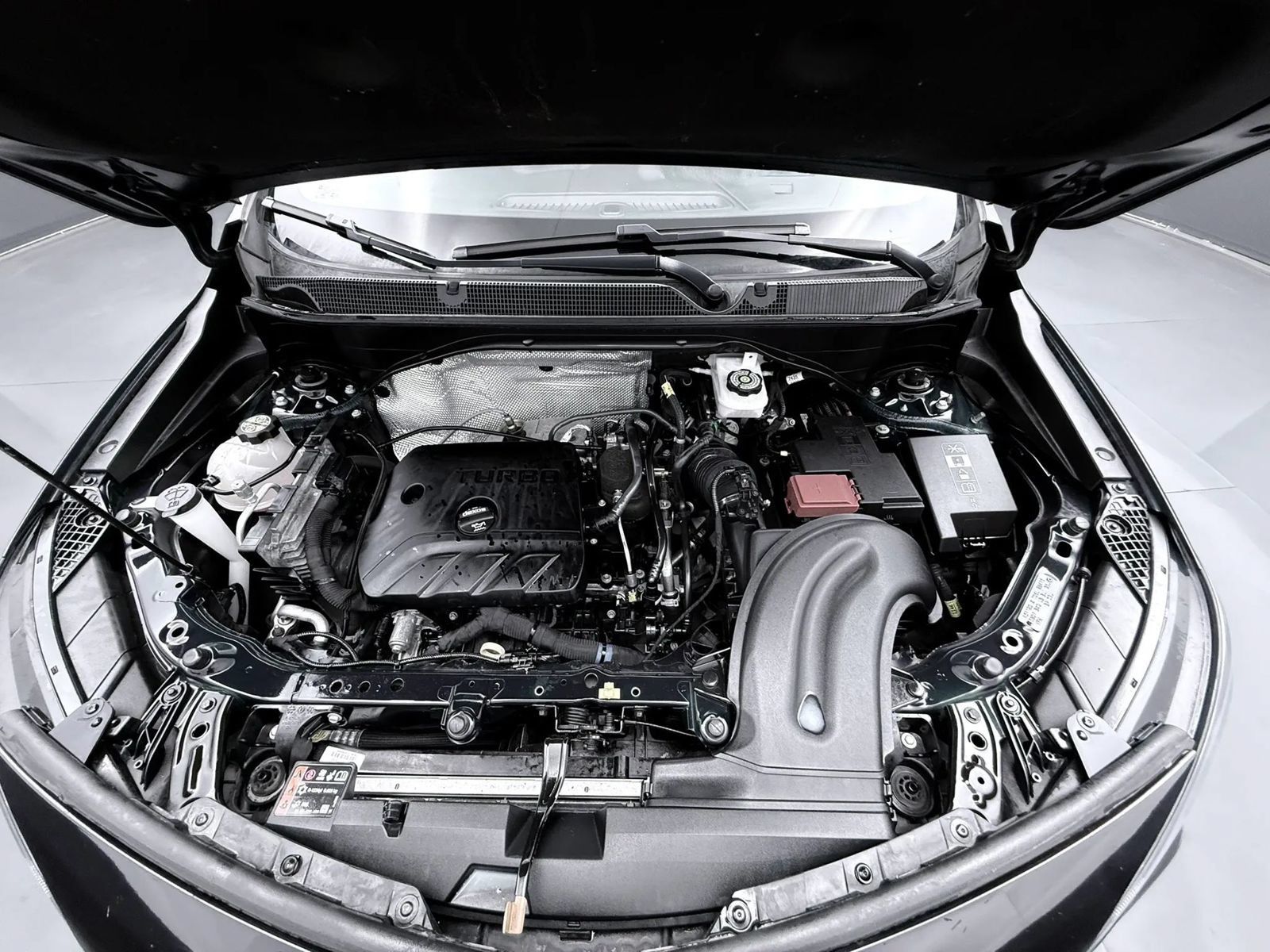 Used 2021 Buick Encore GX Essence w/ Advanced Technology Package FWD image 37
