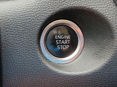 Used 2023 Toyota Corolla Cross XLE w/ Convenience Package image 15