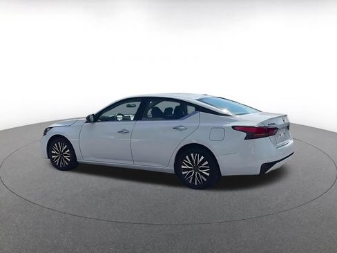 Used 2025 Nissan Altima 2.5 SV FWD image 10