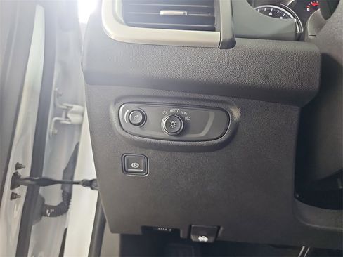 Certified 2023 GMC Terrain SLE w/ Driver Convenience Package image 31