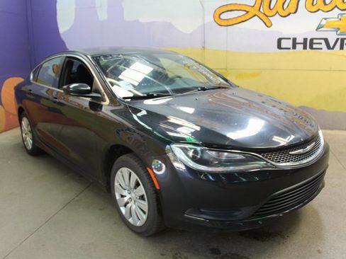 Used 2016 Chrysler 200 LX image 4