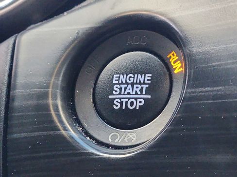 Used 2021 Jeep Grand Cherokee Laredo X image 23