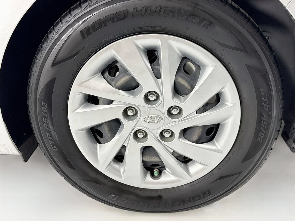 Used 2019 Hyundai Elantra SE FWD image 31