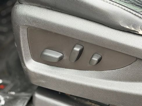 Used 2016 Chevrolet Suburban LT image 7