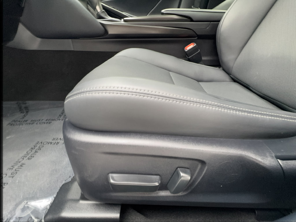 Used 2023 Lexus IS 300 w/ Comfort Package RWD image 23