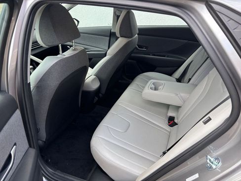 Used 2025 Hyundai Elantra Limited image 36