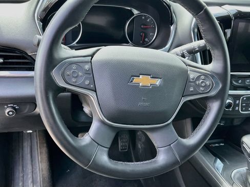 Used 2023 Chevrolet Traverse Premier FWD image 11