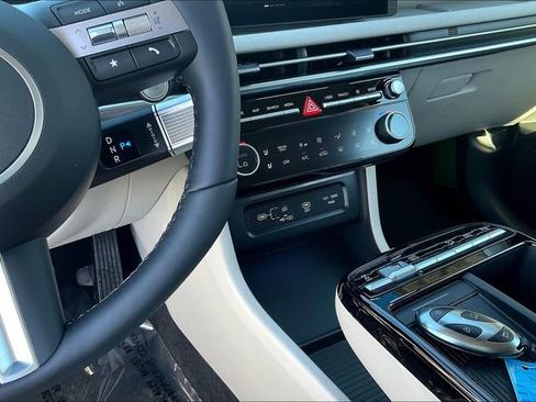 New 2025 Hyundai Tucson Limited image 8