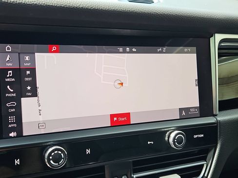 Certified 2024 Porsche Macan AWD/4WD image 18