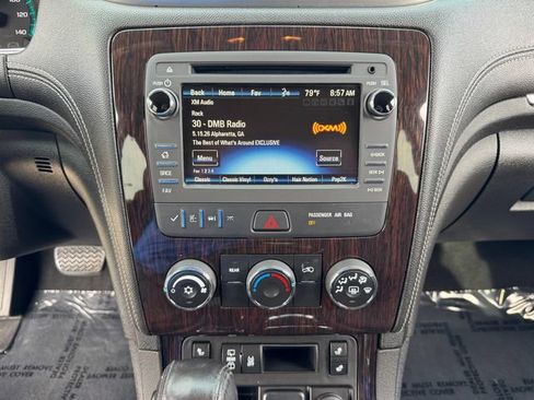 Used 2017 Chevrolet Traverse LT w/ Style and Technology Package FWD image 15