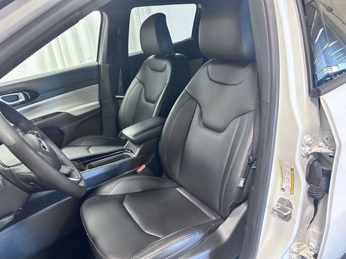 Used 2024 Jeep Compass Limited image 8