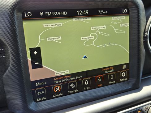 Used 2022 Jeep Wrangler Unlimited Sahara w/ Cold Weather Group AWD/4WD image 23