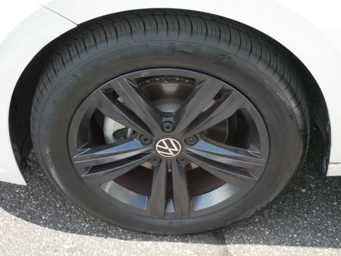 Used 2023 Volkswagen Jetta SE w/ Panoramic Sunroof Package FWD image 15