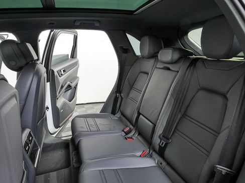 Certified 2019 Porsche Cayenne S AWD/4WD image 23