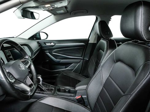 Certified 2024 Volkswagen Jetta SE FWD image 5