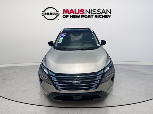 Certified 2024 Nissan Rogue Platinum FWD image 3