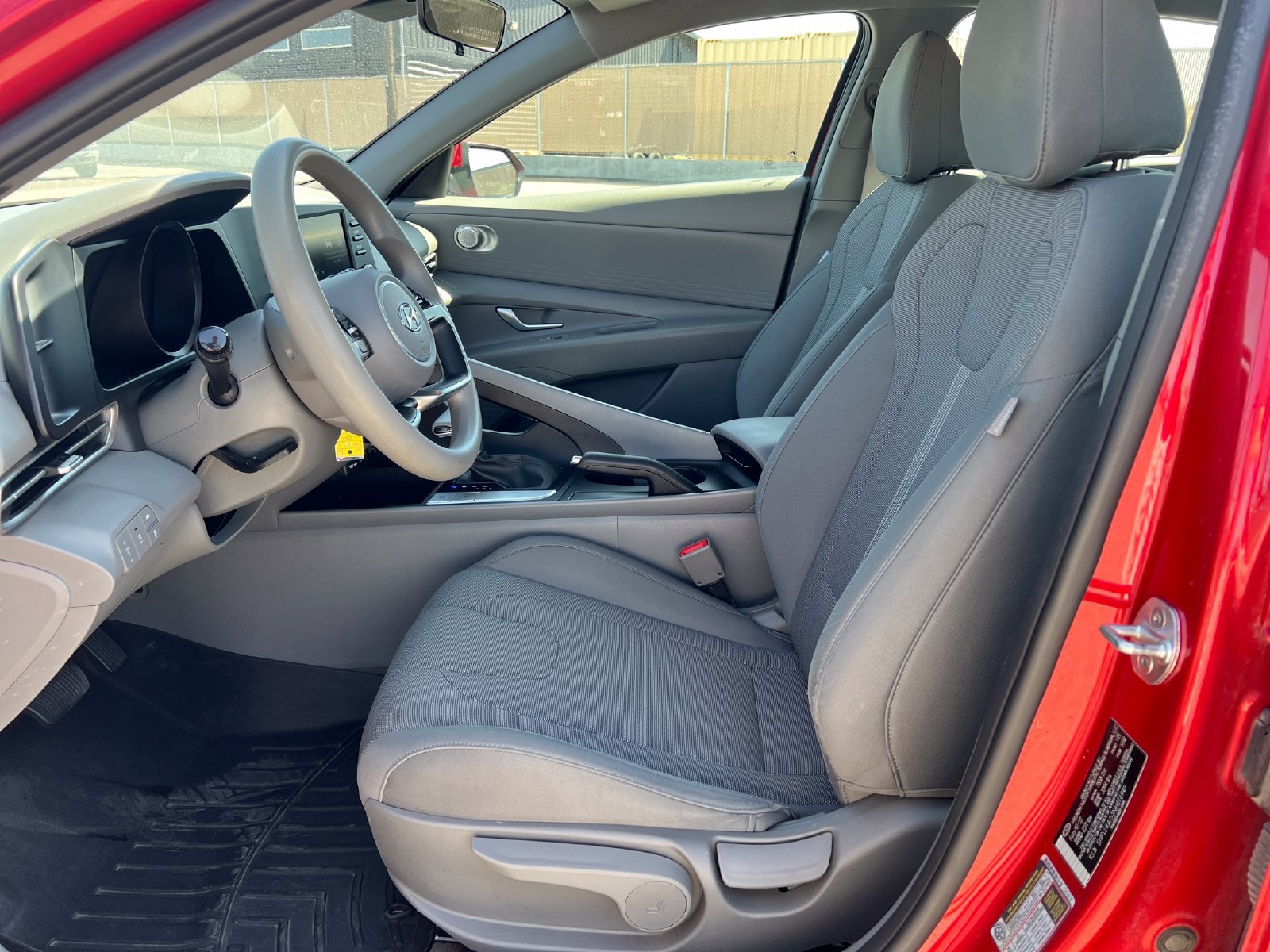 Used 2022 Hyundai Elantra SE FWD image 9