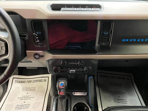 Used 2023 Ford Bronco Wildtrak image 26