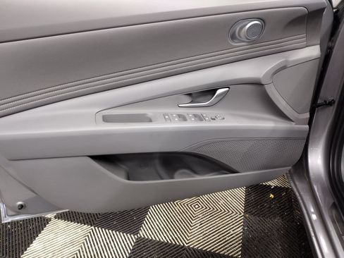 Used 2025 Hyundai Elantra Sport FWD image 18