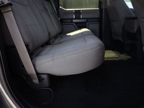 Used 2015 Ford F150 XLT AWD/4WD image 17