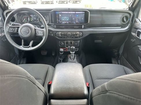 Used 2024 Jeep Wrangler Unlimited Rubicon 4xe image 11