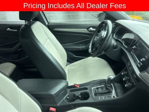 Used 2019 Volkswagen Jetta R-Line FWD image 4