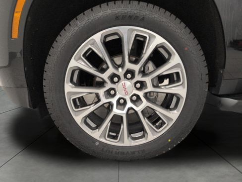 Used 2025 GMC Yukon XL Denali AWD/4WD image 3