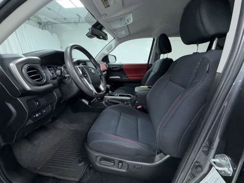 Certified 2023 Toyota Tacoma SR5 AWD/4WD image 5