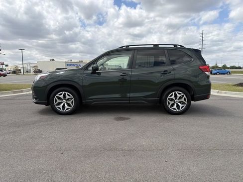 Used 2024 Subaru Forester Premium image 2