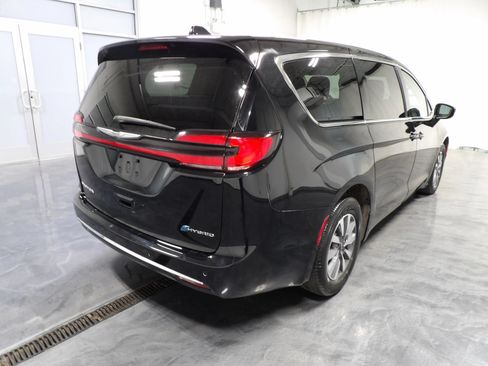 Used 2024 Chrysler Pacifica Limited FWD image 5