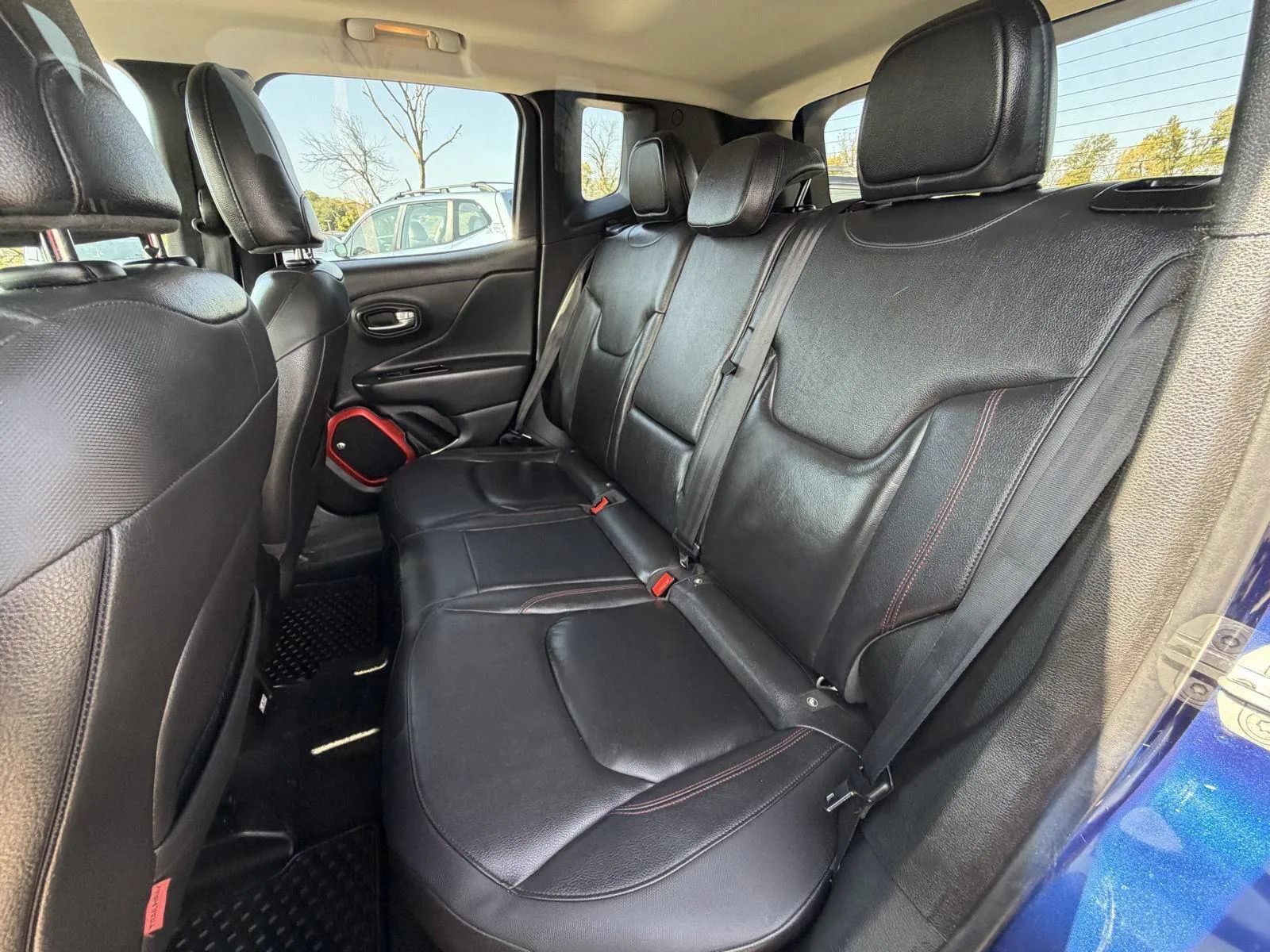 Used 2017 Jeep Renegade Trailhawk w/ Premium Trailhawk Package AWD/4WD image 18