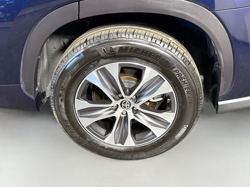 Used 2020 Toyota Highlander XLE image 37