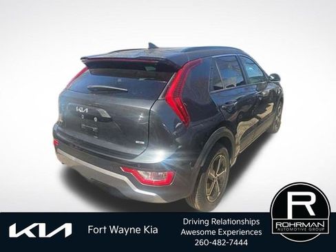 Used 2023 Kia Niro EX FWD image 3