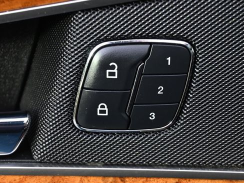 Used 2016 Lincoln MKX Reserve w/ Climate Package image 24