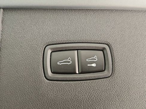 Used 2025 Porsche Cayenne image 30