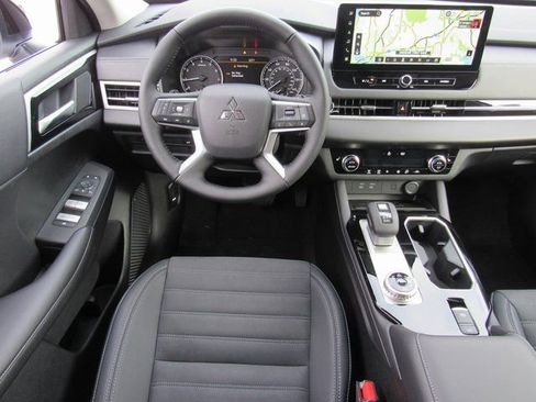 New 2026 Mitsubishi Outlander AWD image 10