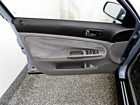 Used 2003 Volkswagen Passat GL image 7