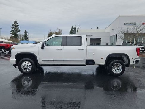 Used 2025 Chevrolet Silverado 3500 High Country w/ High Country Premium Package AWD/4WD image 3
