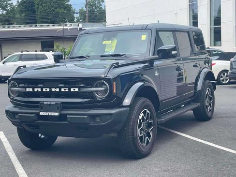 Used 2023 Ford Bronco Outer Banks AWD/4WD image 3